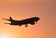 Los 5 errores más caros que siguen cometiendo los viajeros al comprar vuelos en el 2026